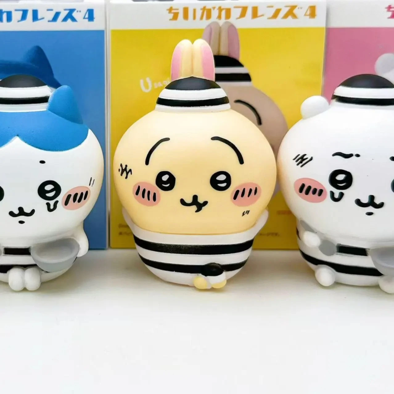 ฟิกเกอร์ซีรีส์ 4 บลายด์บ็อกซ์  - Figure Display Box บทวิจารณ์และราคา